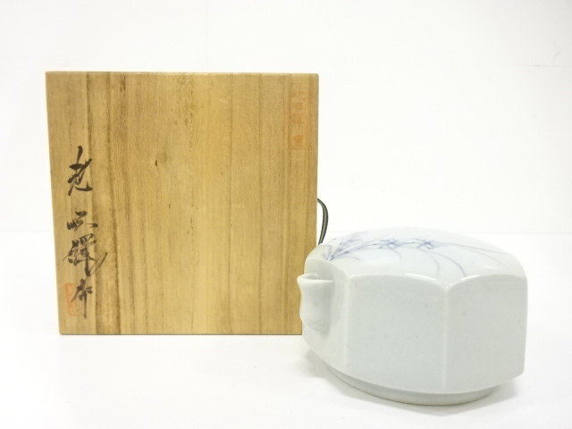 Water dropper with flowers, underglaze blue, made by Juntaku Ike